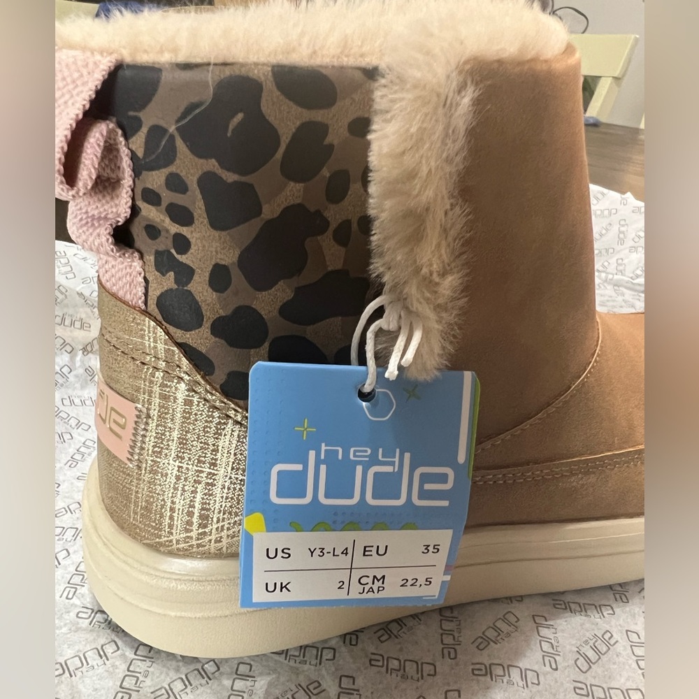NWT HEY DUDE BOOTS, y3-l4, cheetah print